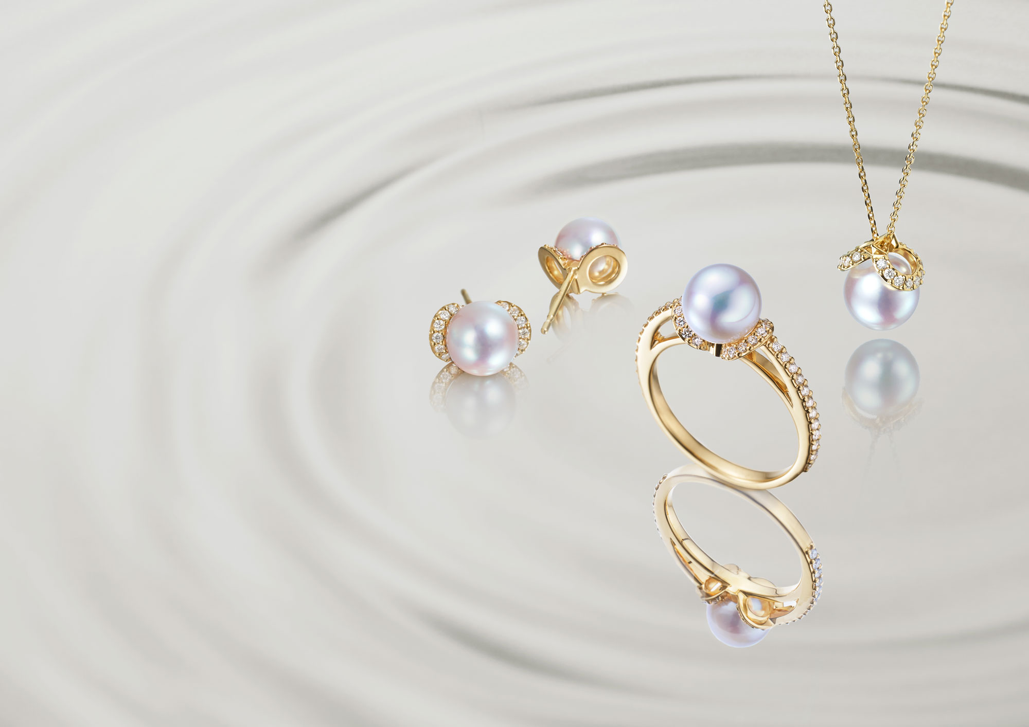 リング、ピアス、ペンダントの組み合わせ