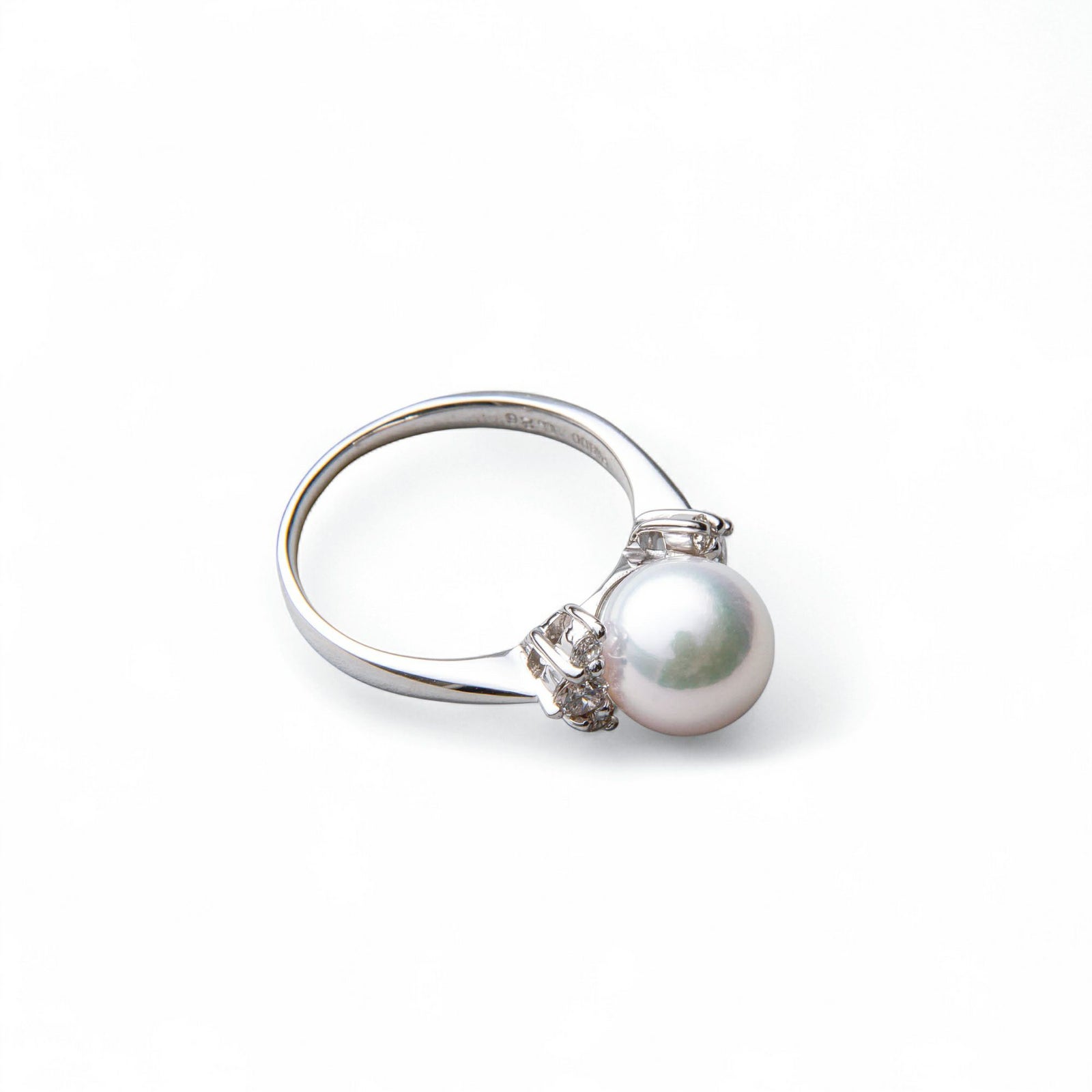 オーロラ花珠真珠 鑑別書付 華やかダイヤ パールリング（指輪） ホワイト系 8.5-9.0mm 0.26ct AAA Pt900 プラチナ[n4][高品質 プレミアム]（真珠 リング アコヤ真珠）（冠婚葬祭 フォーマル 結婚式）