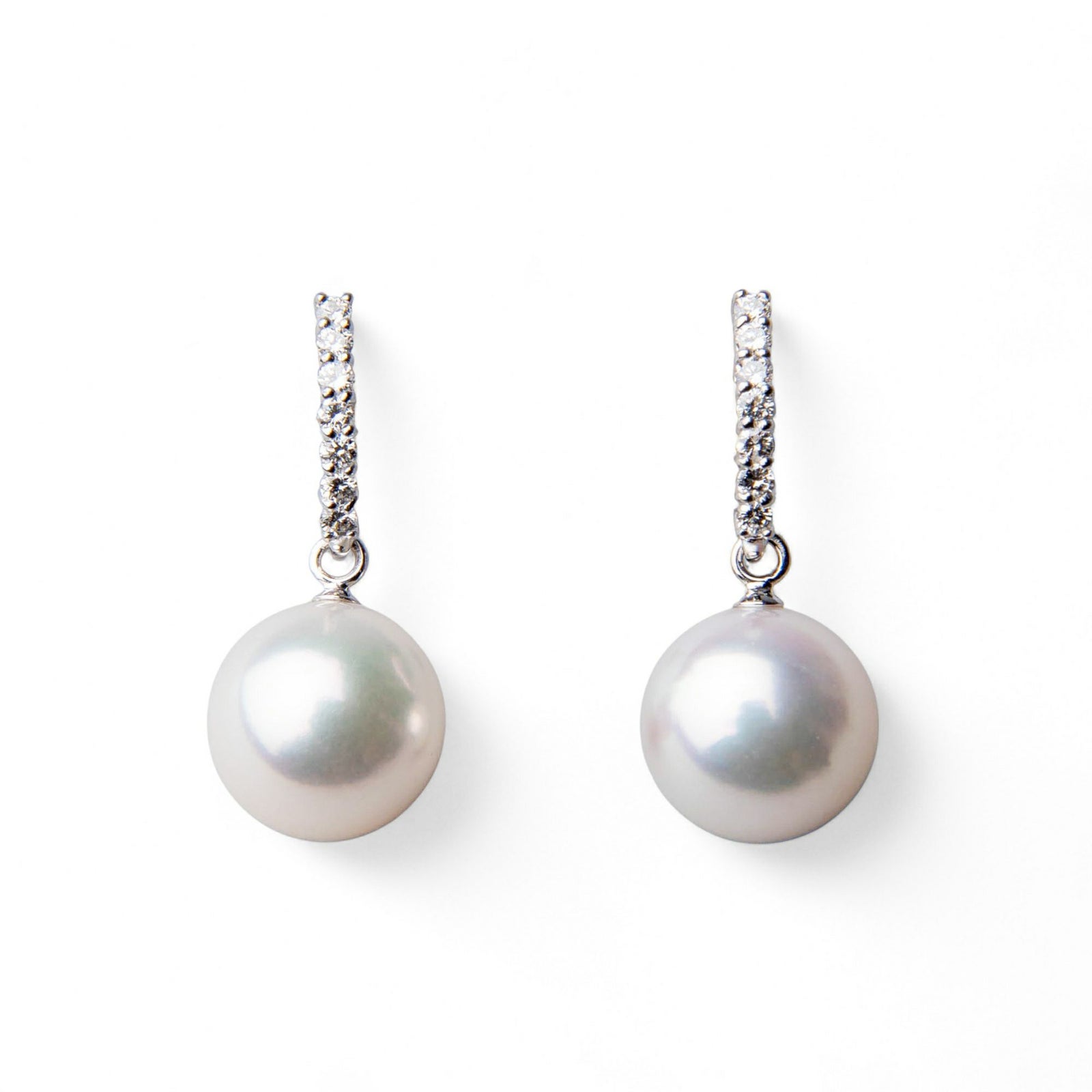 オーロラ花珠真珠 鑑別書付 ダイヤが並んだ スタッドパールピアス ホワイト系 9.0-9.5mm AAA K18WG ホワイトゴールド 0.07ct×2