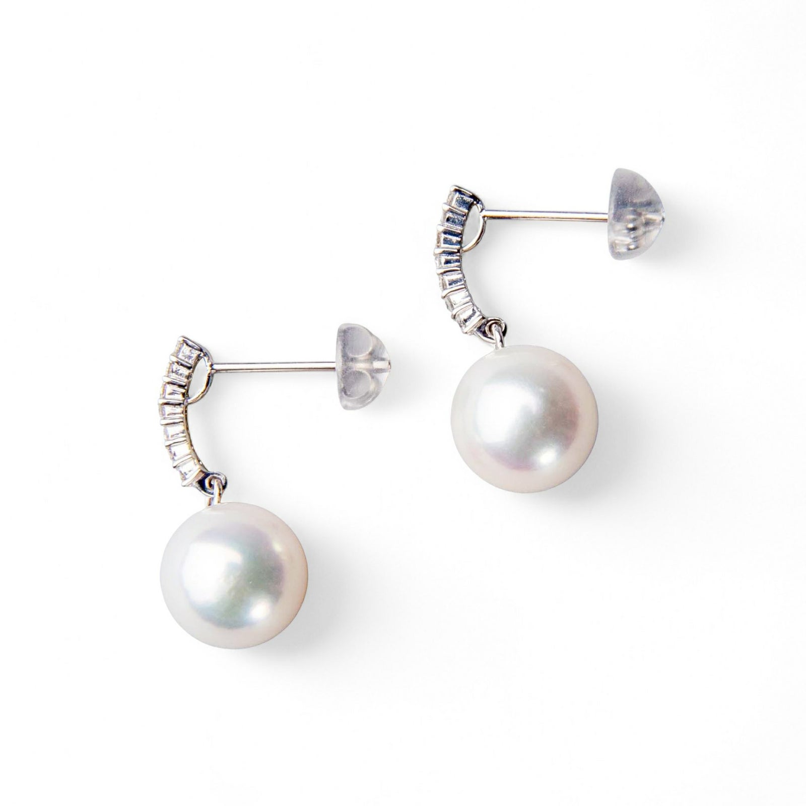 オーロラ花珠真珠 鑑別書付 ダイヤが並んだ スタッドパールピアス ホワイト系 9.0-9.5mm AAA K18WG ホワイトゴールド 0.07ct×2