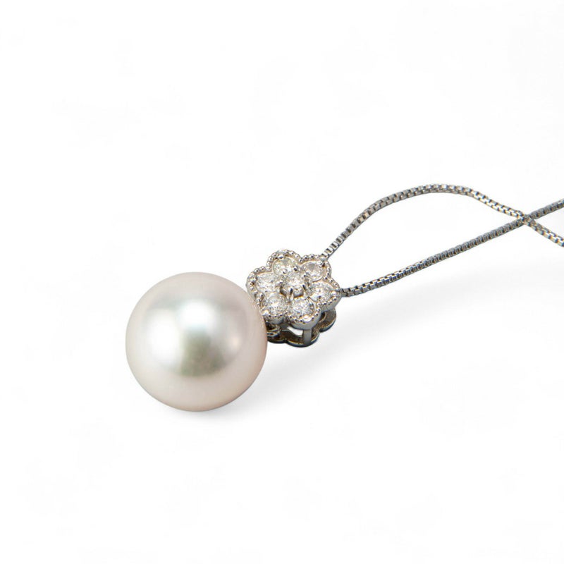 オーロラ花珠真珠 鑑別書付 フラワーダイヤ ペンダントトップ(ヘッド) ホワイト系 9.0-9.5mm AAA  K18WG ホワイトゴールド　0.13ct [n4][高品質 プレミアム]（冠婚葬祭 フォーマル）（プレゼント 記念日 6月誕生石）