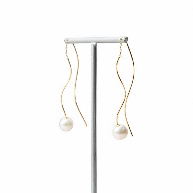 トレンド感たっぷりの新デザイン登場☆あこや真珠 ウェーブデザイン パールピアス ～Foglia(フォリア)～ ホワイト系 7.5-8.0mm K14WG/K18YG/K18PG [n4]6月誕生石