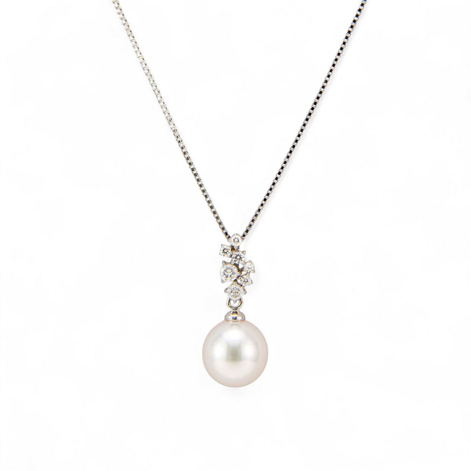 オーロラ花珠真珠 鑑別書付 ダイヤ7石が輝く パールペンダント（45cmスライドチェーン付） ホワイト系 9.0-9.5mm AAA K18WG ホワイトゴールド 0.15ct [n3][高品質 プレミアム]（フォーマル 入学式 卒業式 パーティー）（プレゼント 記念日 6月誕生石）
