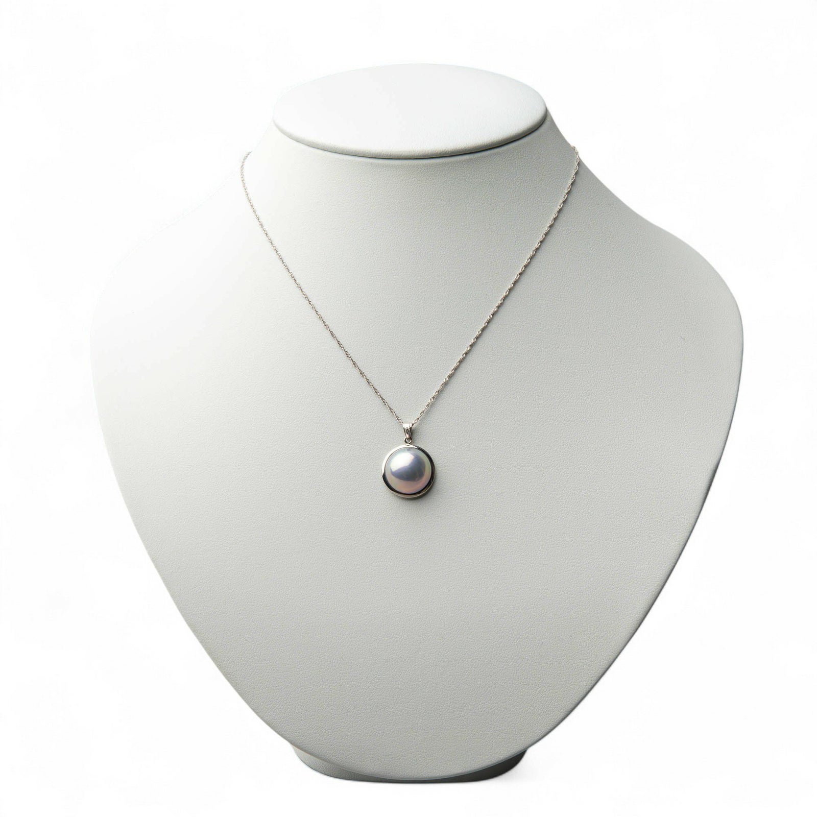 マベ真珠 ネックレスパールペンダント（チェーン付） オーロラブルー系 13mmUP A～BAA  K18WG ホワイトゴールド（本真珠）[n3]