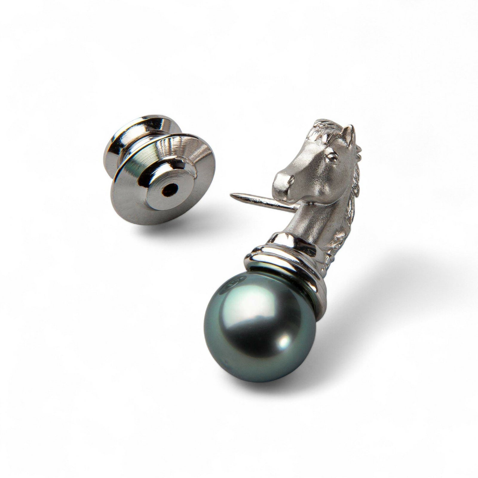 タヒチ黒蝶真珠　ホースチーフ　ブローチ