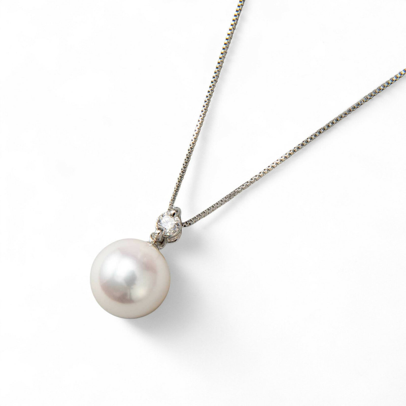 オーロラ花珠真珠 鑑別書付 1粒ダイヤ パールペンダント（45cmチェーン付） 8.5-9.0mm AAA  PT900/PT850 ホワイトゴールド 0.07ct [n3][高品質 プレミアム]