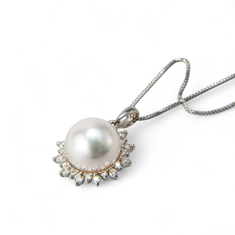 オーロラ花珠真珠 鑑別書付 ダイヤで囲んだ パールペンダントトップ  8.5-9.0mm AAA K18WG ホワイトゴールド 0.18ct [n3][高品質 プレミアム]