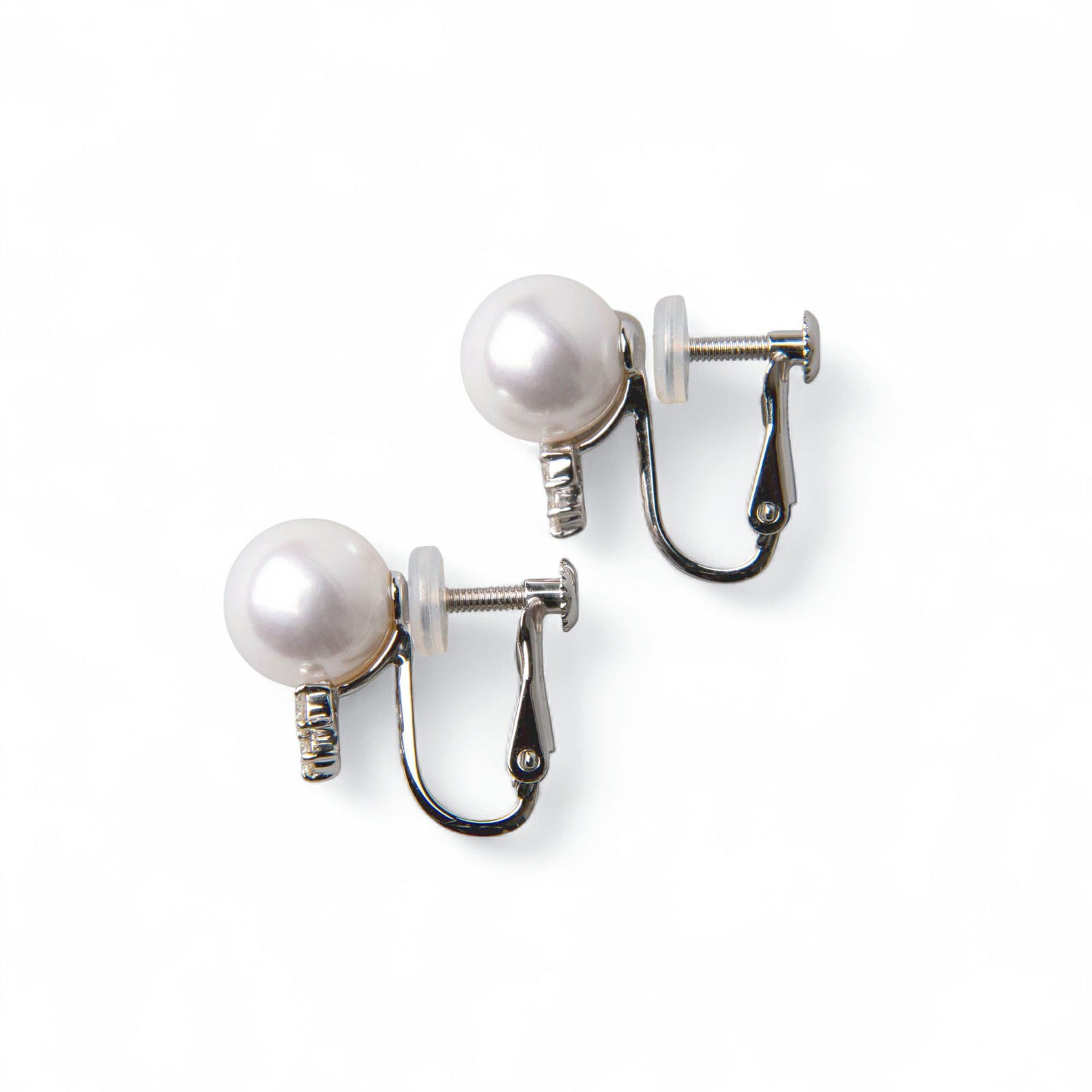 オーロラ花珠真珠 鑑別書付 3石ダイヤ輝く スタッドパールピイヤリング ホワイト系 8.0-8.5mm AAA K18WG ホワイトゴールド 0.09ct×2 [n4][高品質 プレミアム]（真珠 ピアス）（フォーマル パーティ）