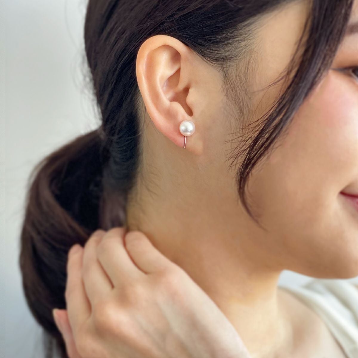 薔薇とオーロラ滴パールのイヤリング オーロラ花珠真珠 イヤリング8.5-9.0mm K14WG -TOP Quality- [WSP