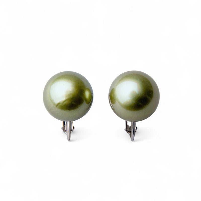 タヒチ（ピスタチオ）11mm スタッドイヤリング　K14WG　A-BAB