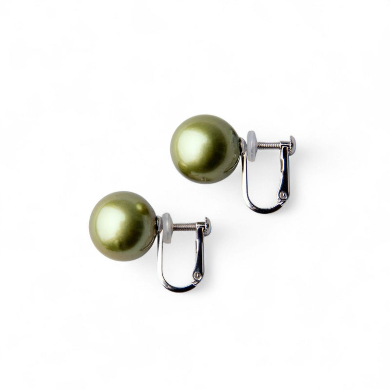 タヒチ（ピスタチオ）11mm スタッドイヤリング　K14WG　A-BAB