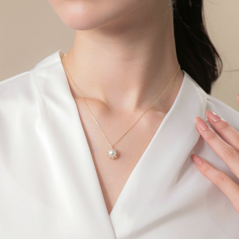 オーロラ花珠真珠 ペンダントトップ　7.5-8.0mm K18YG 取り巻き -Premium-