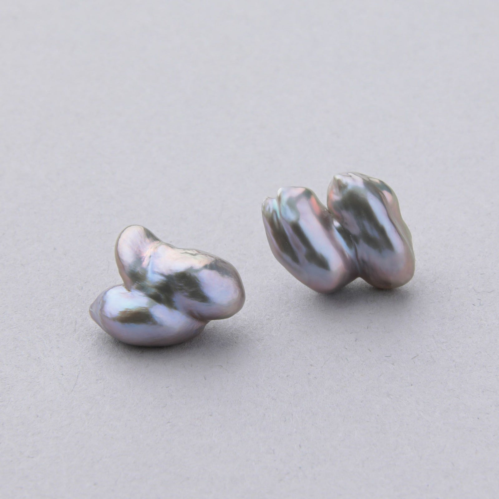 Unique fun! 淡水ケシ真珠 ピアス　11-13mm K18YG リボン バロック