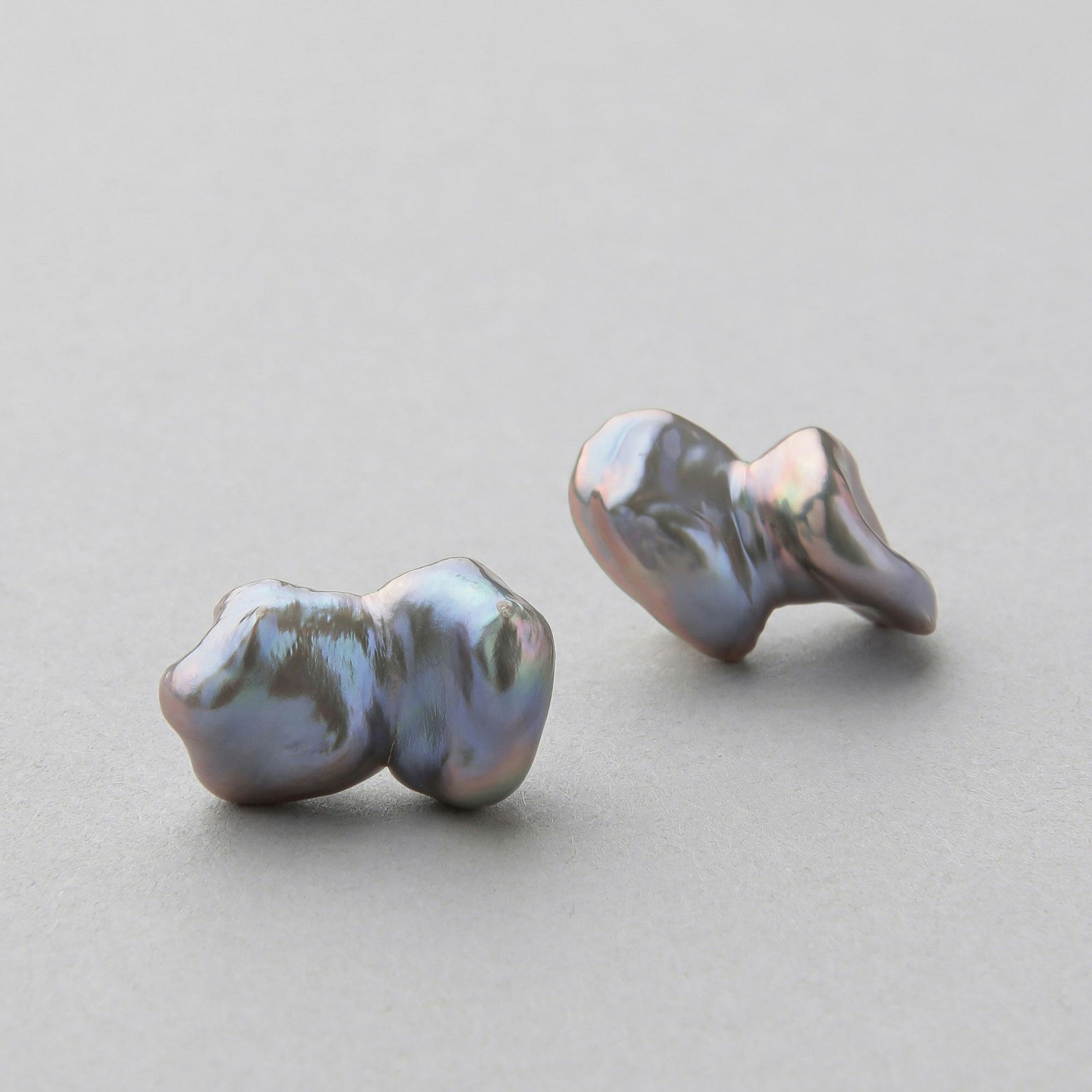 Unique fun! 淡水ケシ真珠 ピアス　11-13mm K18YG リボン バロック