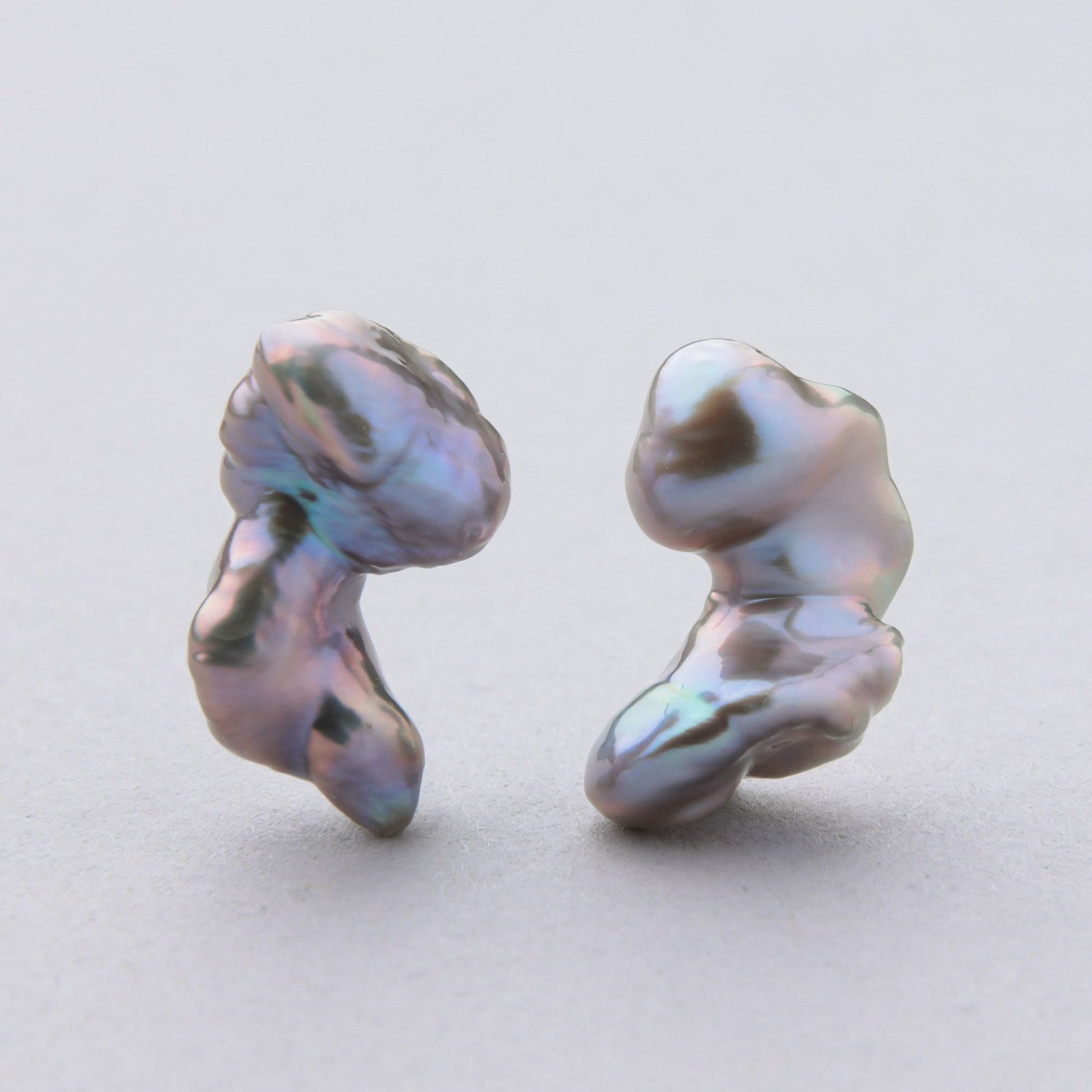 Unique fun! 淡水ケシ真珠 ピアス　11-13mm K18YG バロック