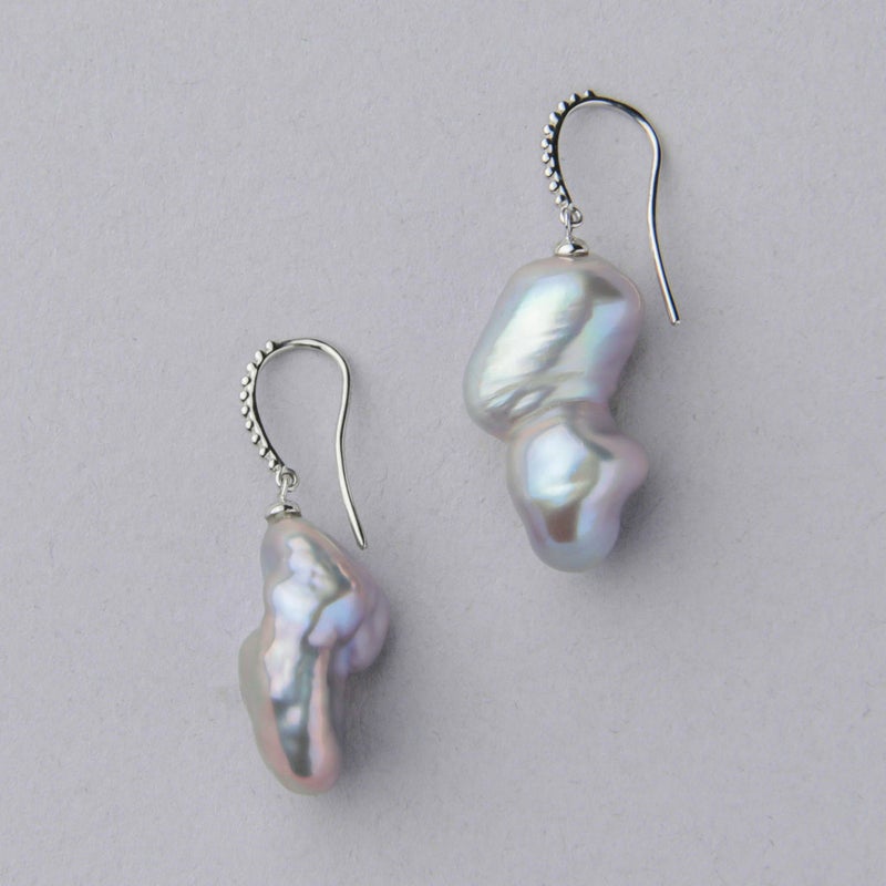 Unique fun! 淡水ケシ真珠 フックピアス　10-13mm PT900 バロック