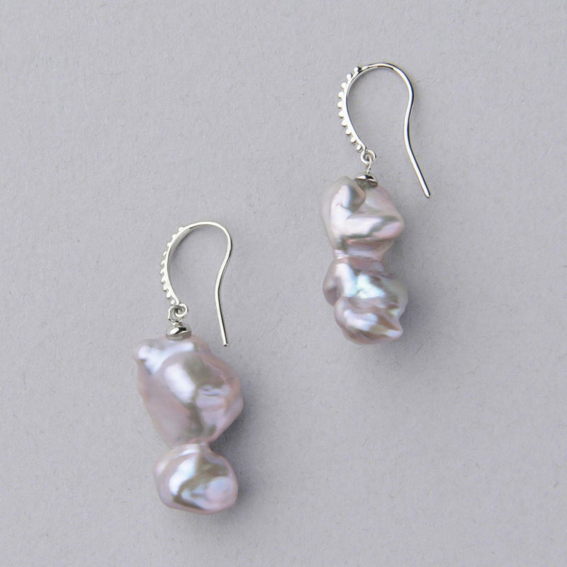 Unique fun! 淡水ケシ真珠 フックピアス　10-13mm PT900 バロック