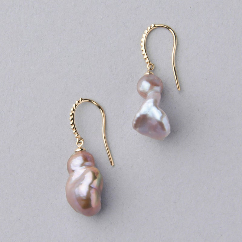 Unique fun! 淡水ケシ真珠 フックピアス　10-13mm K18YG バロック