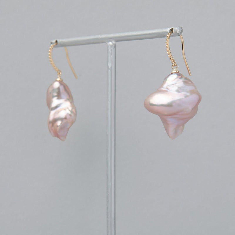 Unique fun! 淡水ケシ真珠 フックピアス　10-13mm K18YG バロック