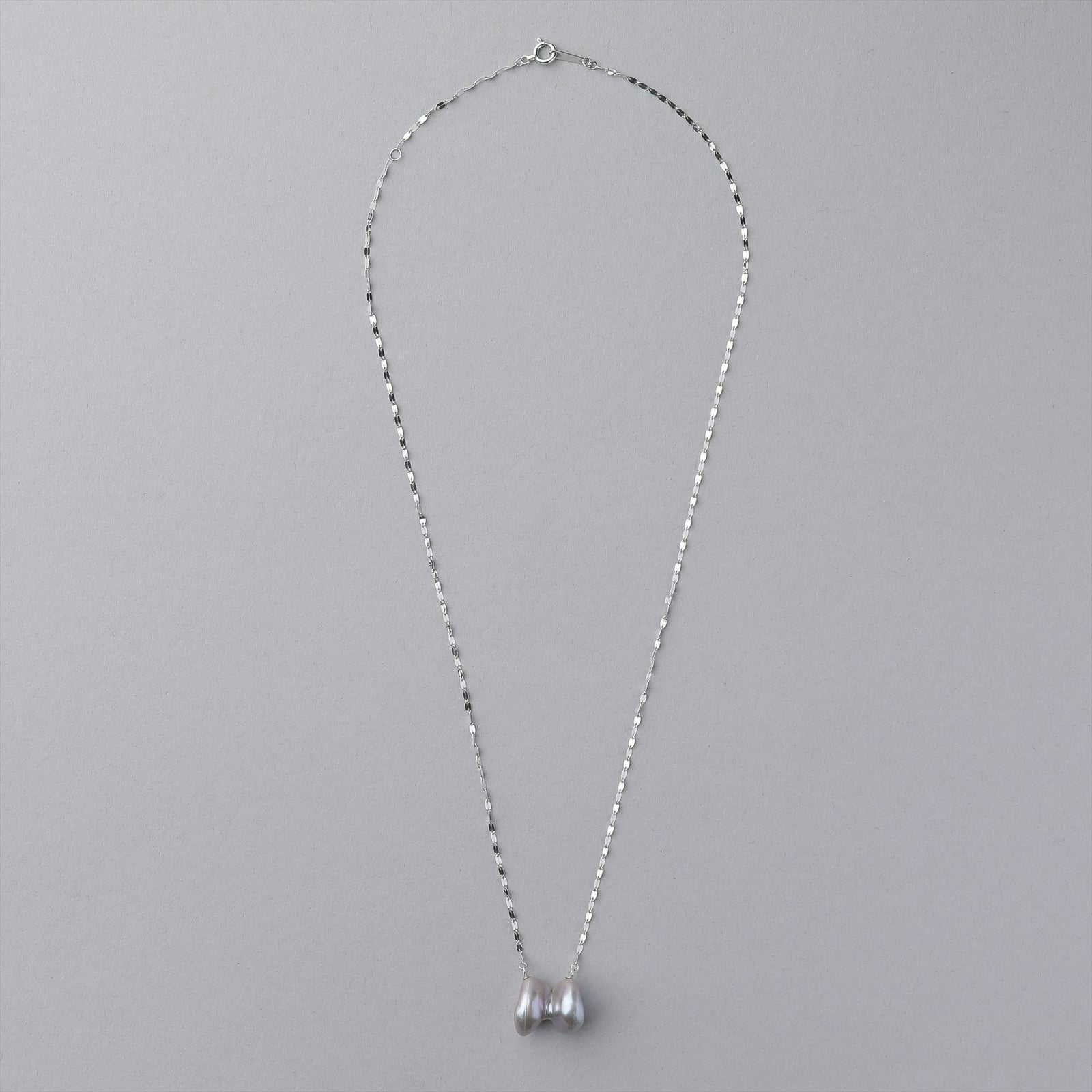 Unique fun! 淡水ケシ真珠 ペンダント　10-13mm K10WG リボン バロック