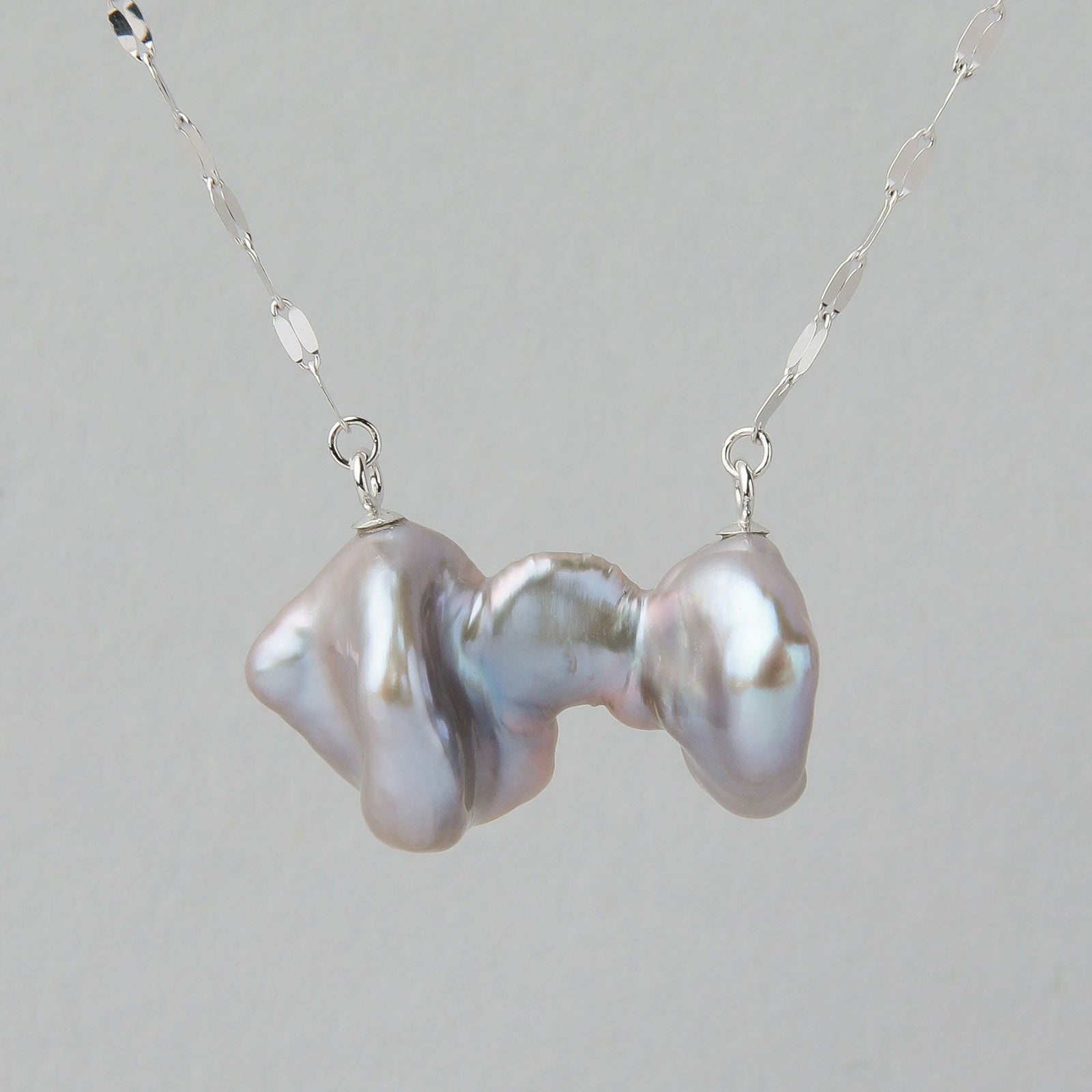 Unique fun! 淡水ケシ真珠 ペンダント　10-13mm K10WG リボン バロック