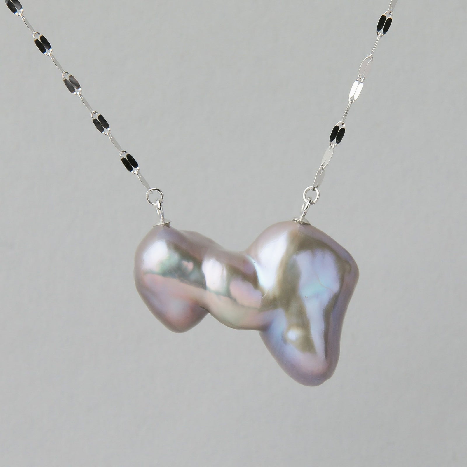 Unique fun! 淡水ケシ真珠 ペンダント　10-13mm K10WG リボン バロック