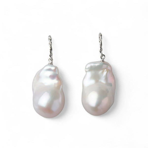 Unique+ 淡水真珠 ピアス13-15mm K10WG/YG オイスターバロック