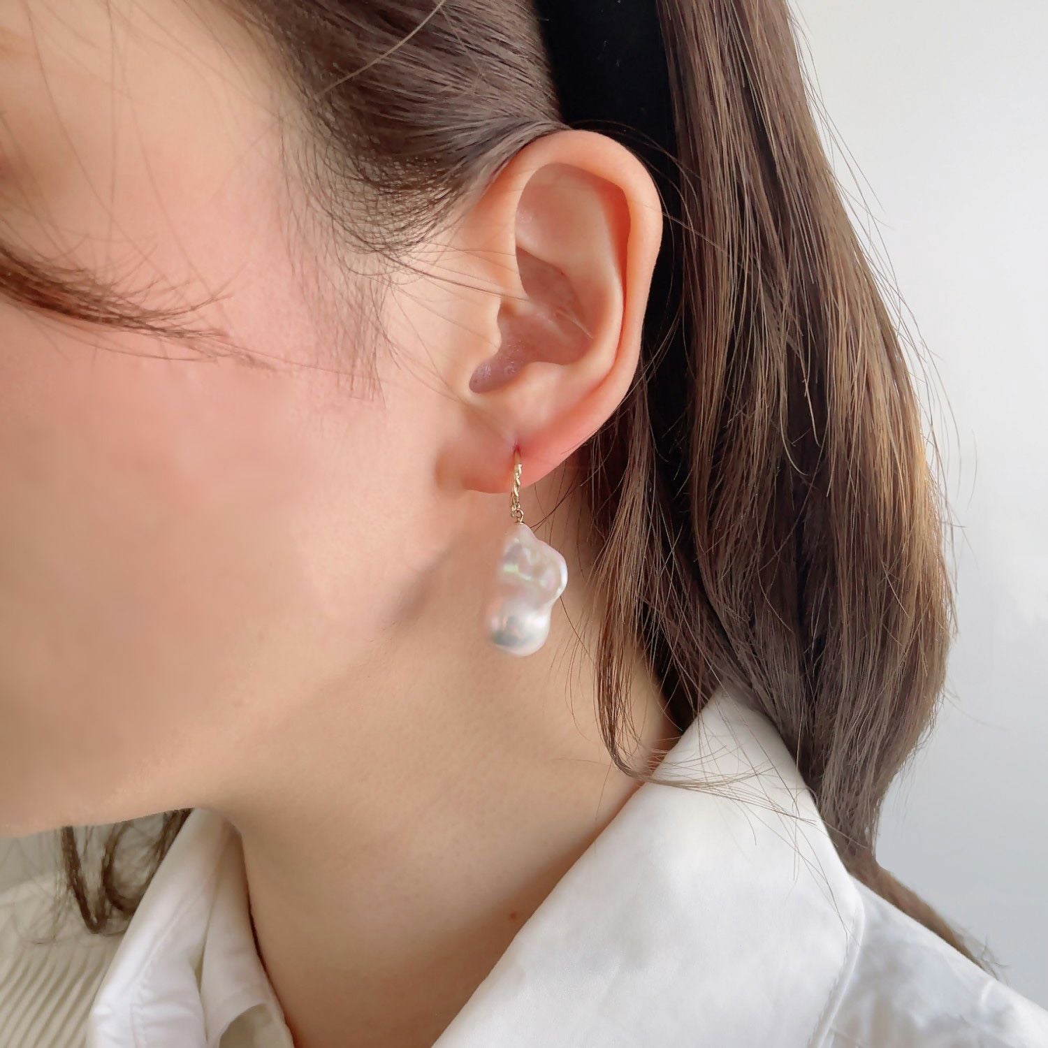 WEB限定】Unique+ 淡水真珠 ピアス 13-15mm K10WG/YG オイスター