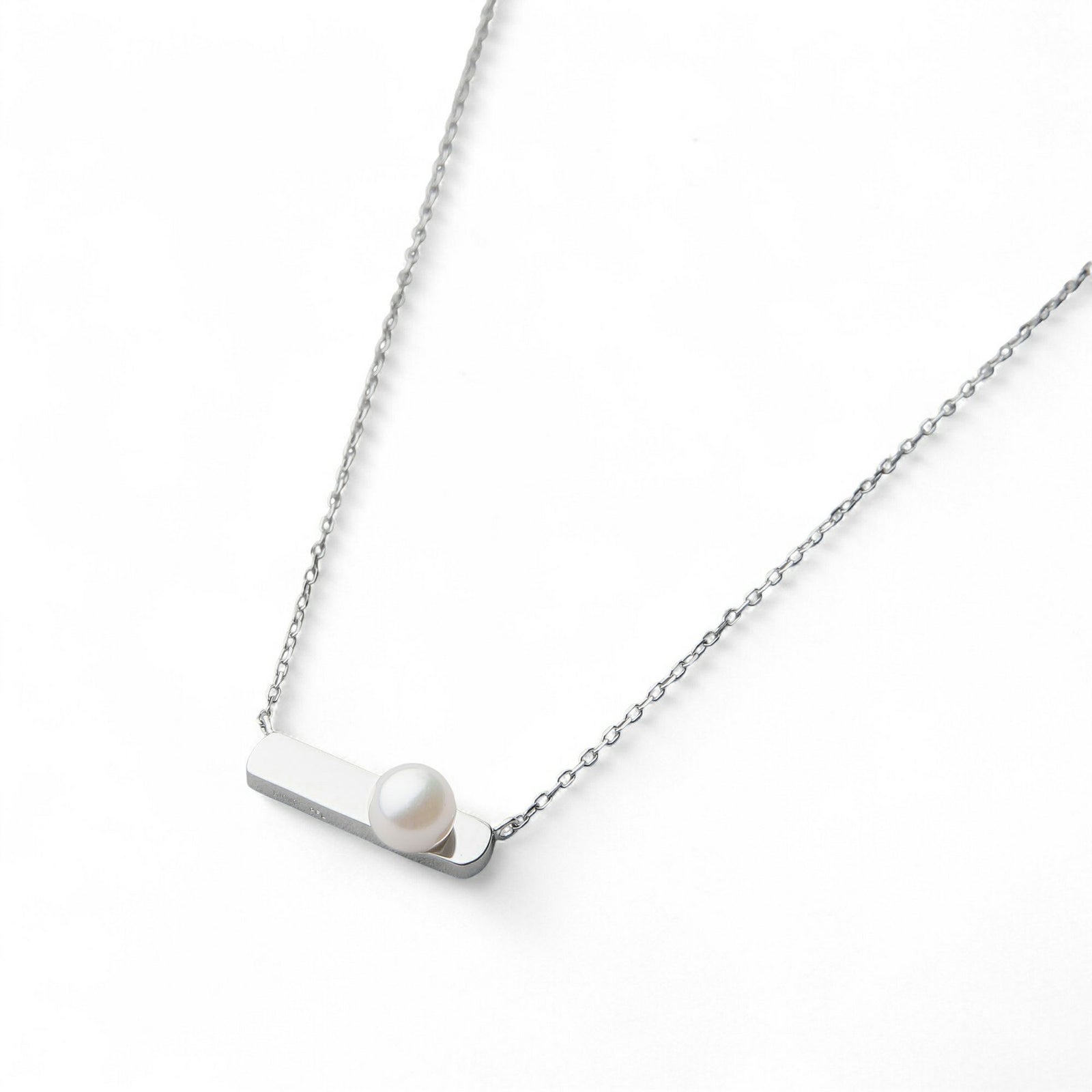 Carina あこや真珠 スリム シグネットペンダント　5.5-6.0mm K10WG