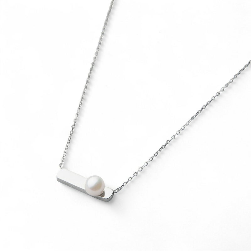 Carina あこや真珠 スリム シグネットペンダント　5.5-6.0mm K10WG